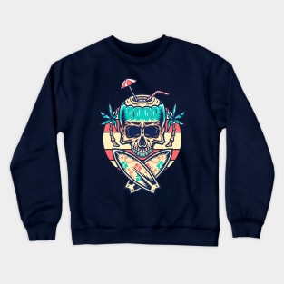 Skull with surfboards and palm trees on the beach - cool surfer Crewneck Sweatshirt